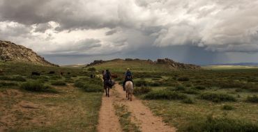Pferdetrekking am mongolischen Khan Uul Gebirge