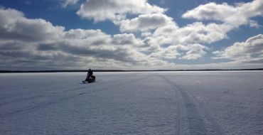 Fahrt ueber zugefrorene Seen