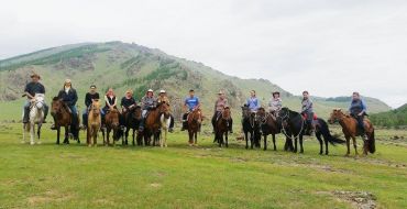 Gruppenfoto zu Pferd
